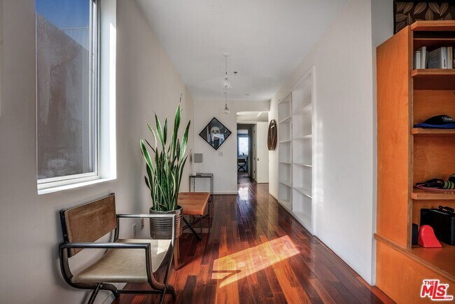 Building Photo - 2114 Narcissus Ct