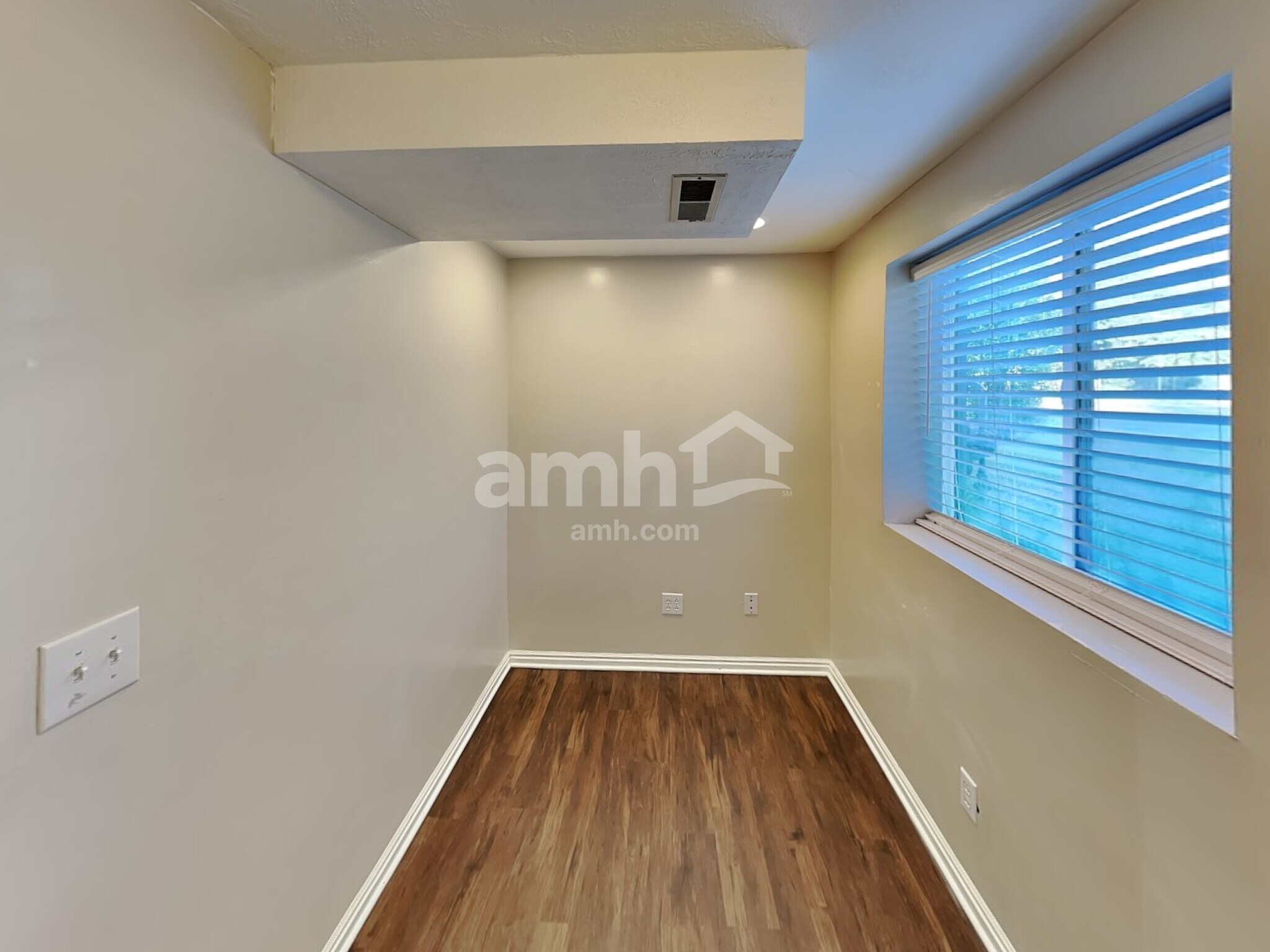 Building Photo - 307 S 1050 E