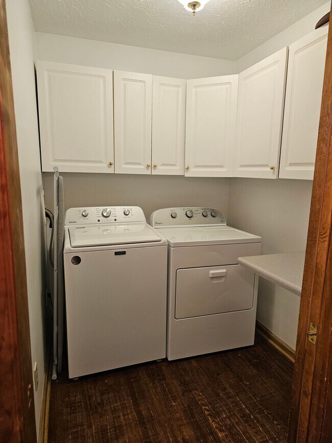 Building Photo - Christiansburg, 3 BR / 2.5 BA, Available A...