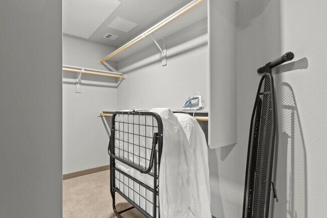 Building Photo - 390 N 2nd Ave