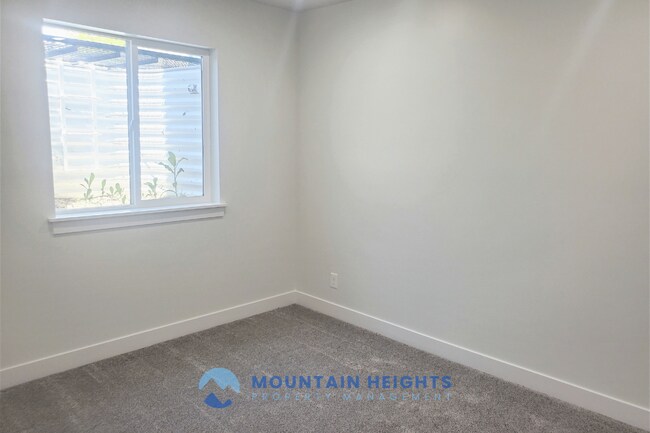 Building Photo - 3861 Spring Brook Ln