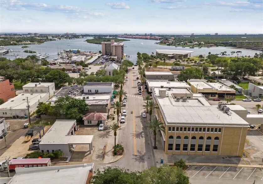 Building Photo - 300 Mary Ave