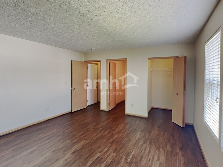 Building Photo - 7516 Hemrich Dr