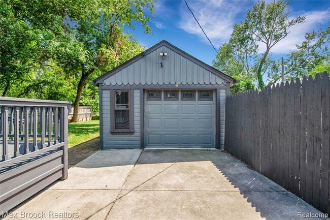 Building Photo - 1444 Bennaville Ave
