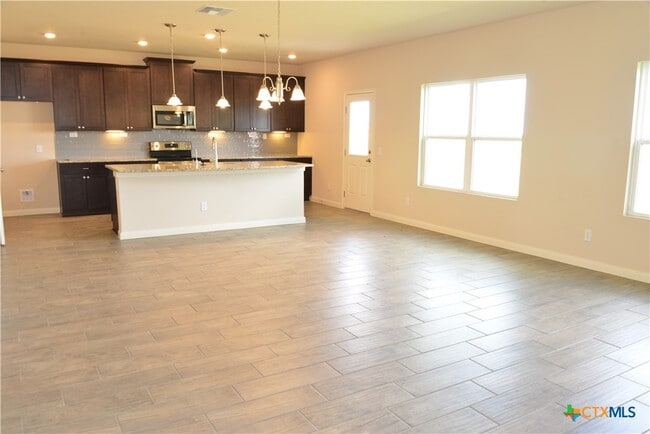 Building Photo - 741 Farmers Dell