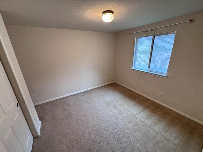 Building Photo - 11909 Timber Heights Dr