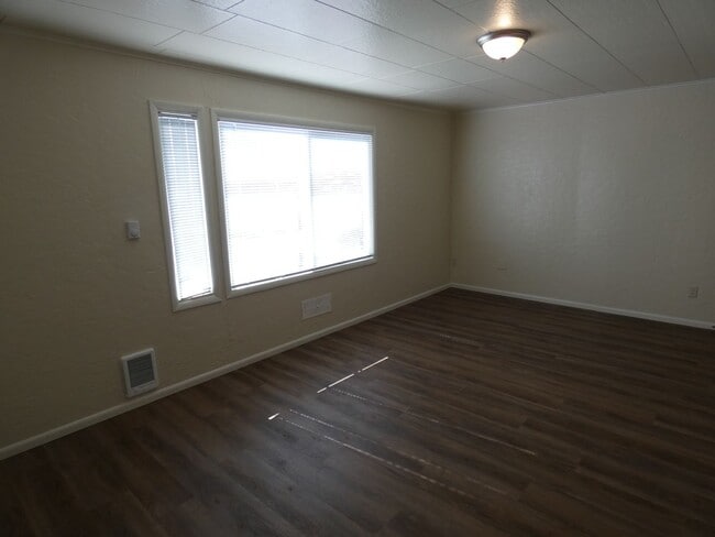 Building Photo - 822 1/2 S C Street **Upstairs Unit **