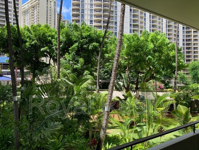 Building Photo - 425 Ena Rd