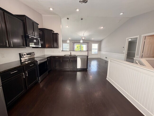 Building Photo - 1627 Hamlet Dr