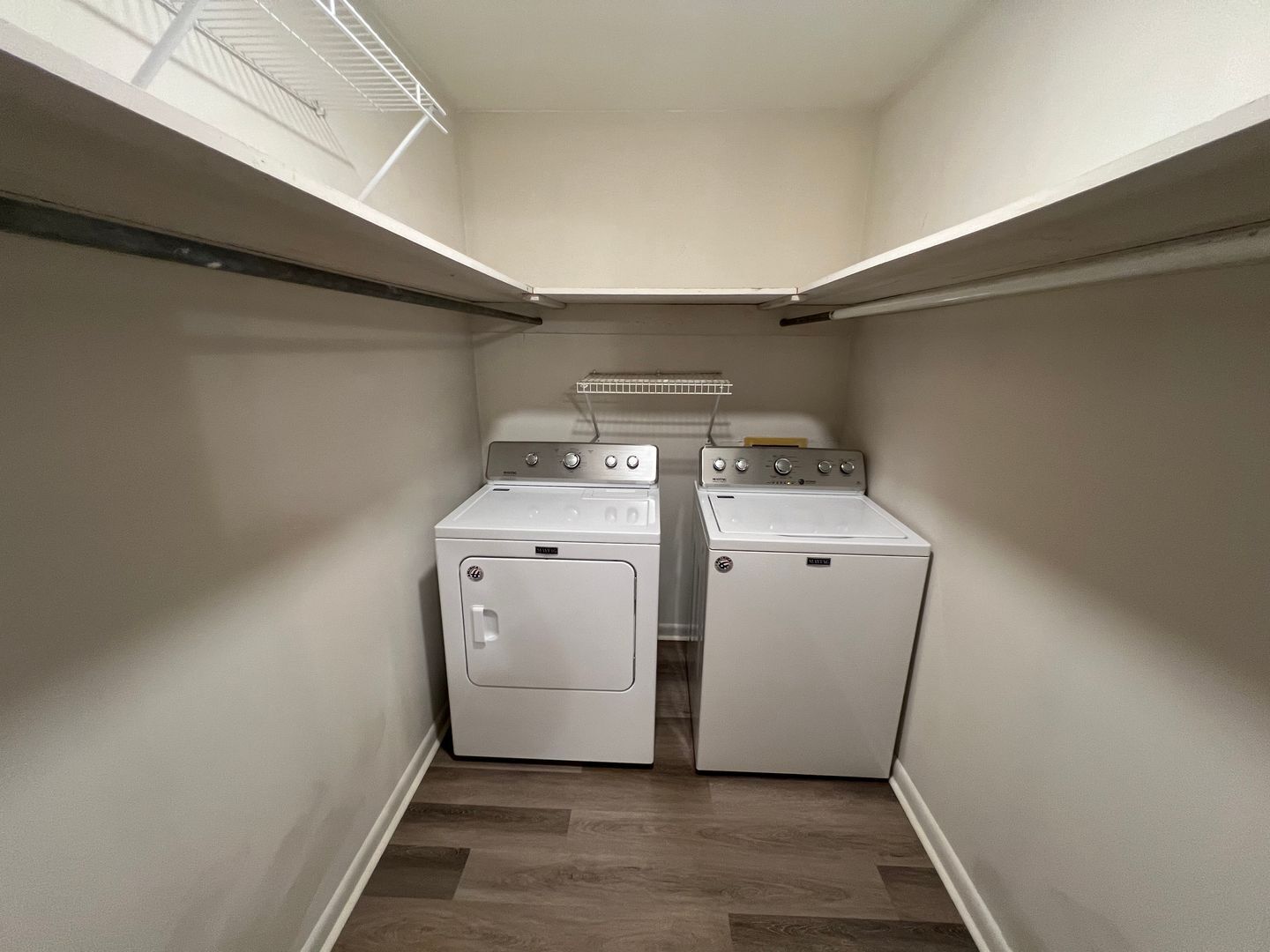Building Photo - Precious 1BR/1BA Cottage On N Ross