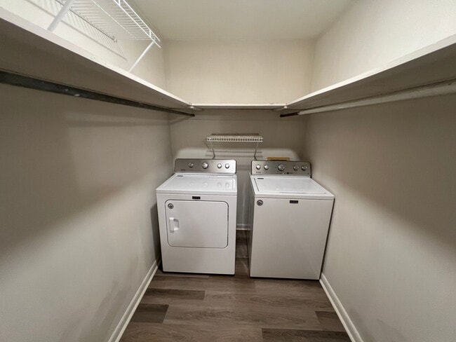 Building Photo - Precious 1BR/1BA Cottage On N Ross