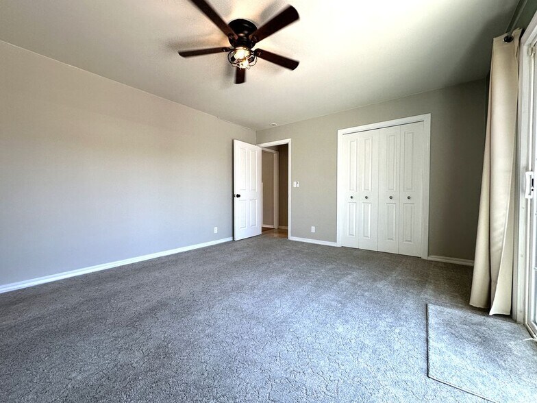 Building Photo - 604 Village Ct