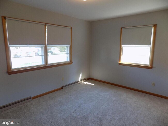 Building Photo - 1413 Cherokee Ln