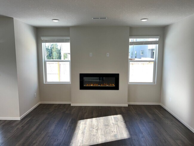 Building Photo - LIKE NEW Spacious 2 Story Home on Corner Lot - Kemper Grove / Ridgefield, WA