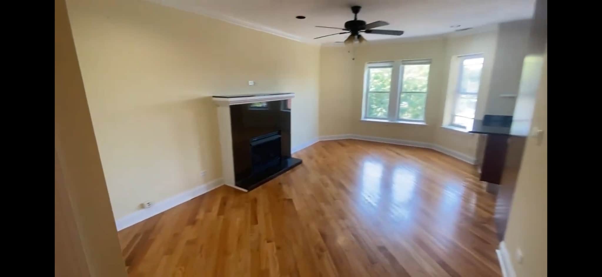 Building Photo - 6947 N Oakley Ave