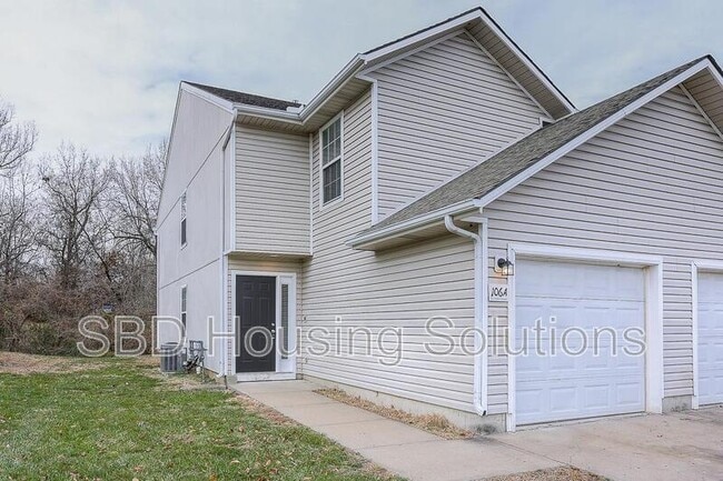 Primary Photo - 106 NE Dogwood St