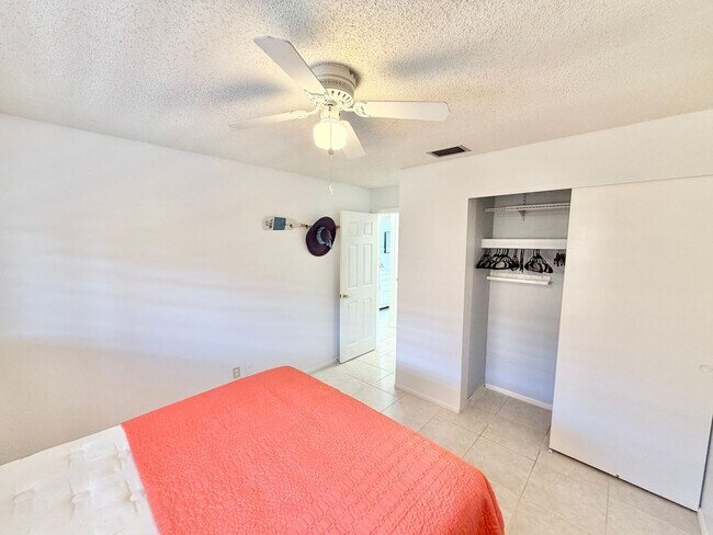 Building Photo - ** GLADES COUNTRY CLUB ** 2 BED / 2 BATH - VILLA - BUNDLED GOLF MEMBERSHIP - ANNUAL RENTAL