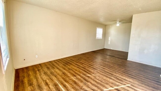 Building Photo - $0 First Month's Rent / $0 Deposit at Move-in