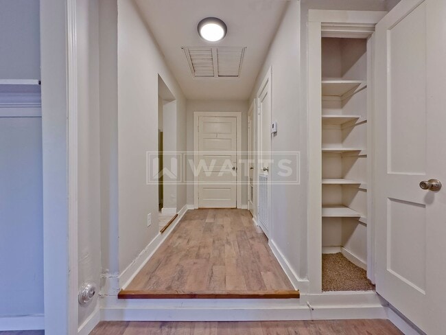 Building Photo - 1022 28th Pl S