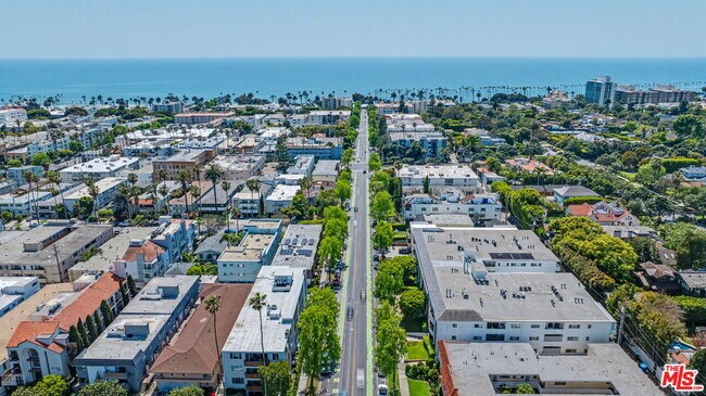 Building Photo - 521 Montana Ave