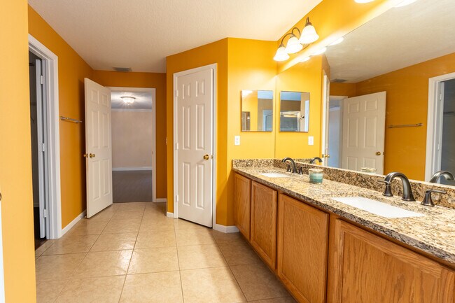 Building Photo - 2853 SE Melaleuca Blvd