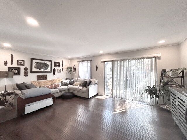 Building Photo - 6851 Roswell Rd