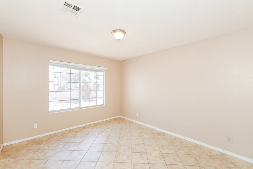 Building Photo - 1605 Fig Palm Ct