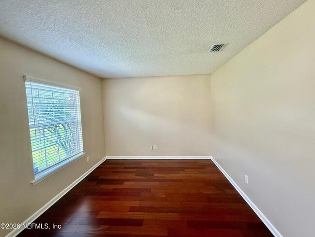 Building Photo - 12856 Chets Creek Dr N
