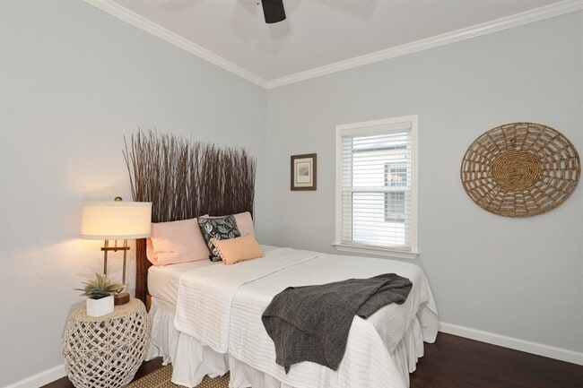 Building Photo - Beautiful 2 Bdrm, 1 Bath Downtown Sac Remodel!