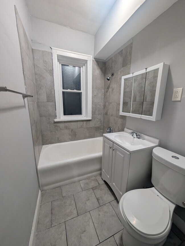 Building Photo - 1020 W 68th St