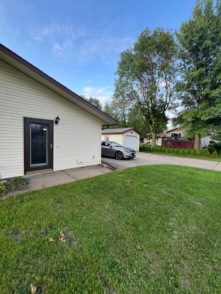 Building Photo - 1792 6th Ave