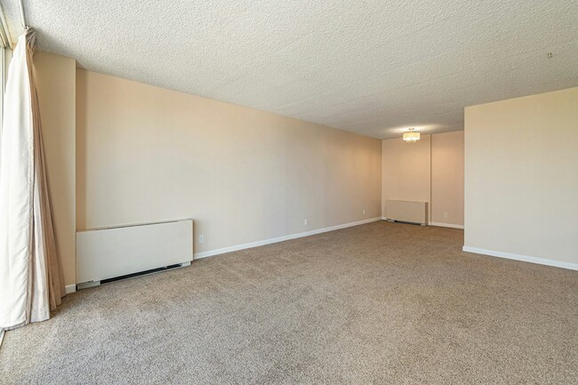 Building Photo - 421 S Howes St