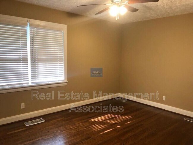 Building Photo - 17025 Wildwood Rd