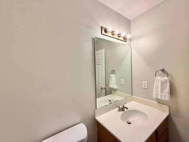 Building Photo - **OFFERING REFUNDABLE APPLICATION FEES** Spacious 4BD, 2.5BA Wake Forest Home with a Fenced Yard ...