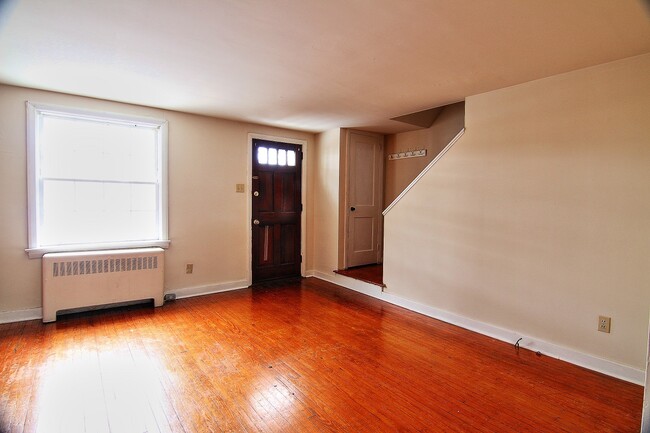 Building Photo - 2BD/1BA East End Townhome!!