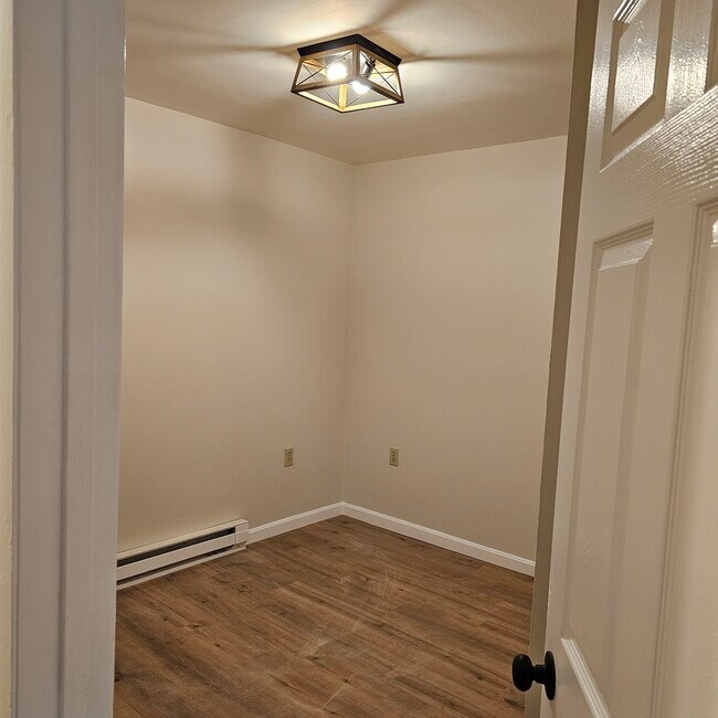 Building Photo - 43 W Main St