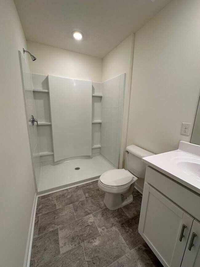 Building Photo - 3 Bedroom / 2.5 Bath Townhome Kingsport, TN