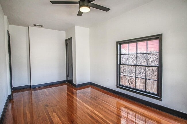 Building Photo - PRE LEASING for fall 2026! 4/2 in heart of Lubbock!