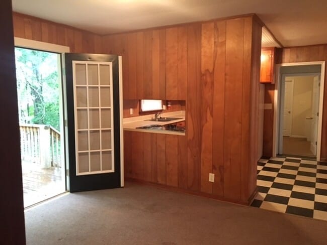 Building Photo - Cozy 4- bedroom house!