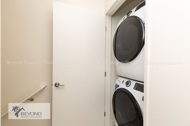 Building Photo - OTAY MESA !!!TRI LEVEL PERFECTION 2 BED/2....