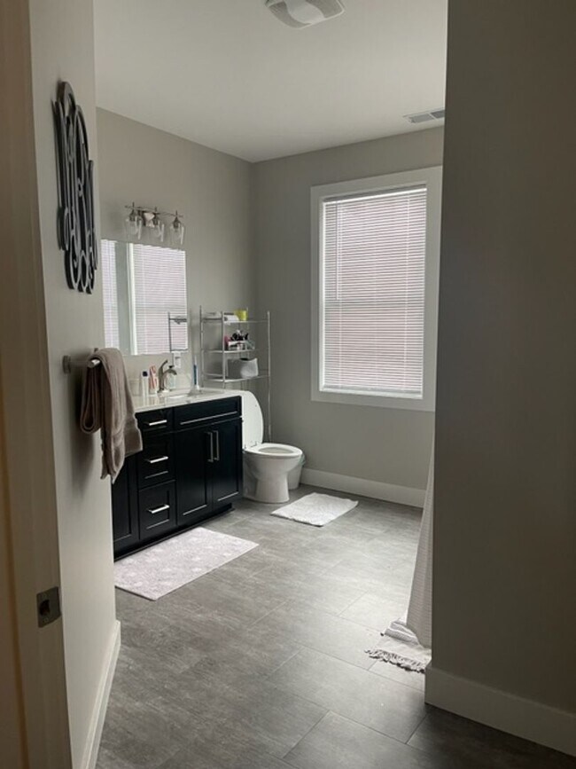 Interior Photo - 426 E. 10th