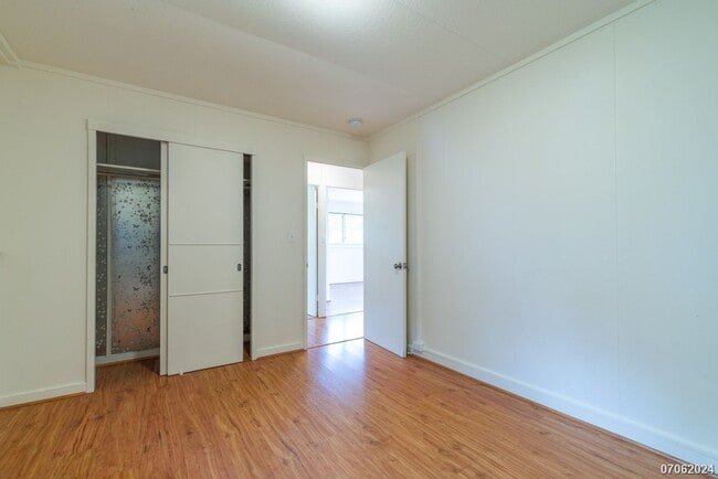 Building Photo - Rarely Available 3BA/2BA/2 Pkg SF in Aiea ...
