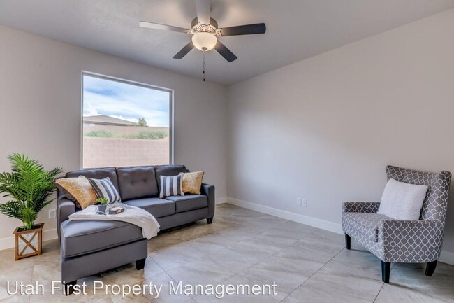 Building Photo - 3 br, 2.5 bath House - 1005 N Tortoise Roc...