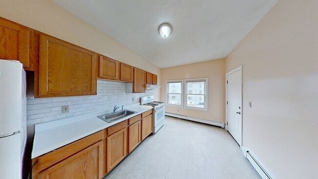 Primary Photo - 33 Elmore St