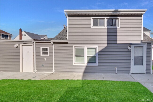 Building Photo - 70 Orchard Pl