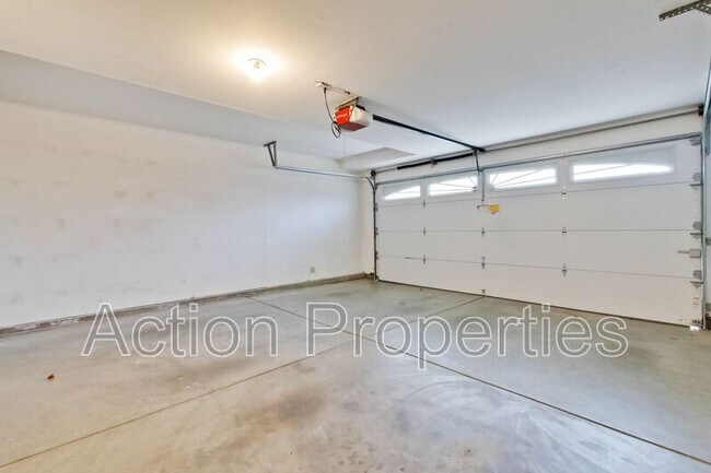 Building Photo - 857 Markham Terrace
