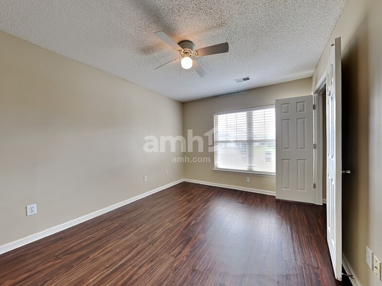 Building Photo - 4016 Broken Arrow Dr
