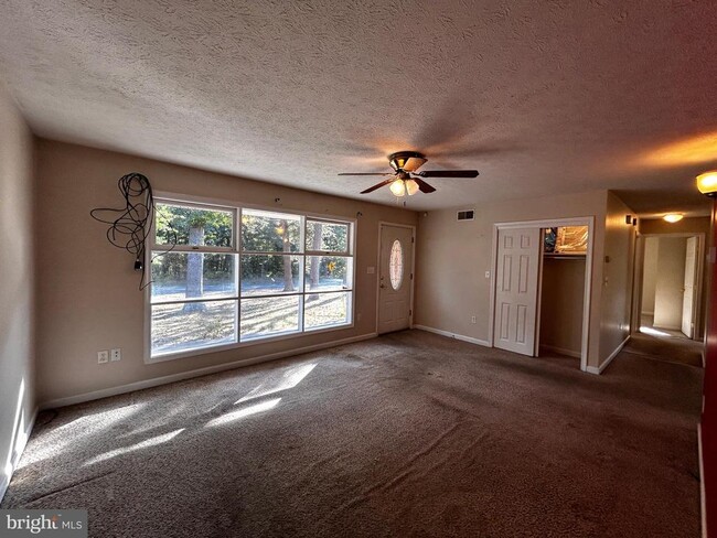 Building Photo - 985 Tasker Rd