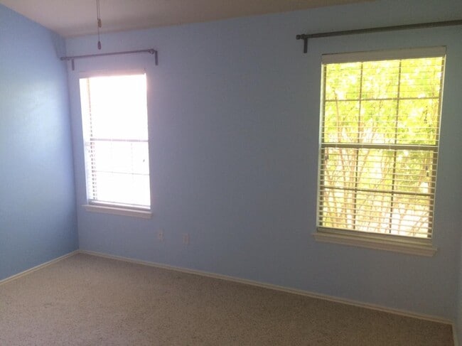 Building Photo - 1310 W Parmer Ln