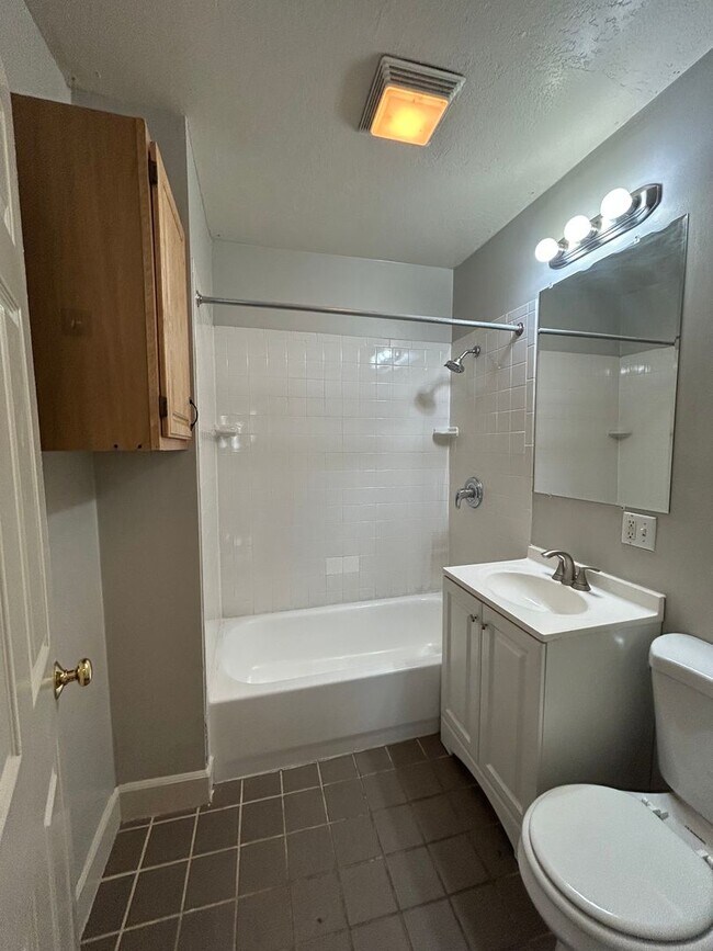 Building Photo - 5405/5407 Harrison St.